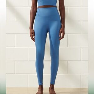 NWT Abercrombie & Fitch YPB seamlessCORE 7/8-Length
Legging